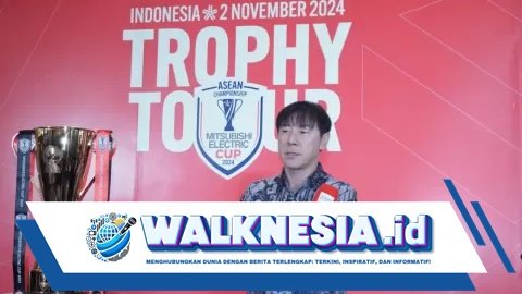 Shin Tae Yong dan Sentuhan Trofi Piala AFF 2024: Lambang Tekad Bawa Indonesia Juara