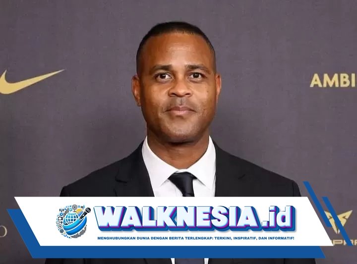 Patrick Kluivert Tiba, Diiringi Sorak “Indonesia, Indonesia, Indonesia”