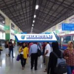 Antusiasme Liburan Terakhir di Stasiun Bogor: Penumpang Memadati Peron untuk Nikmati Waktu Sisa Liburan