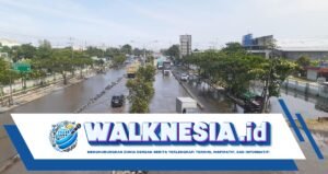 Terjebak Banjir di Kaligawe Semarang, Lansia Asal Tegal Digendong Agar Bisa Operasi Tumor