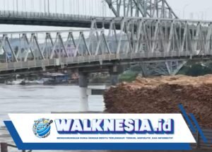Kapal Kayu Tabrak Jembatan Mahakam di Samarinda, Warga Panik