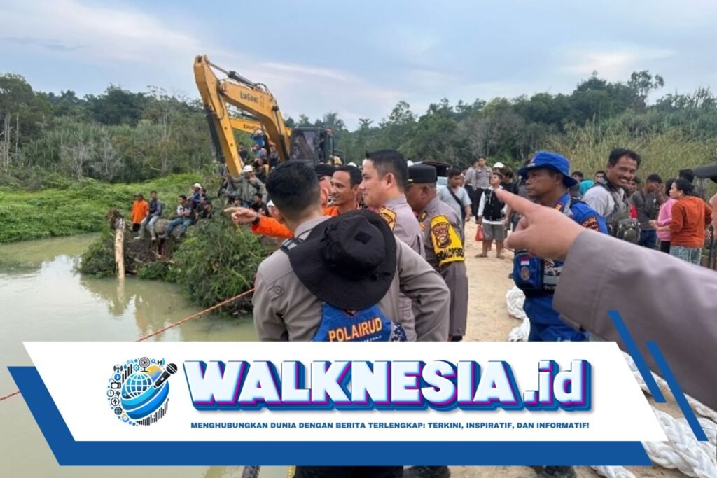 Truk Masuk Sungai di Pelalawan, Sopir Mengantuk Diduga Jadi Penyebab