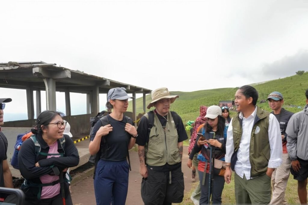 Langkah Hijau Rinjani: Gunung Rinjani Resmi Jadi Percontohan Taman Nasional Nol Sampah