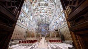 Asap Hitam dari Kapel Sistina: Tanda Belum Ada Paus yang Terpilih