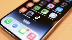 Demam TikTok Terbaru: Tantangan Kreatif yang Menggemparkan Dunia Maya, Essemotorsport.com Ikut Meramaikan!