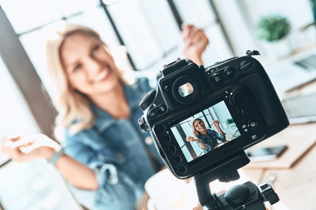 Influencer Bermasalah: Ketika Popularitas Bertemu Kontroversi