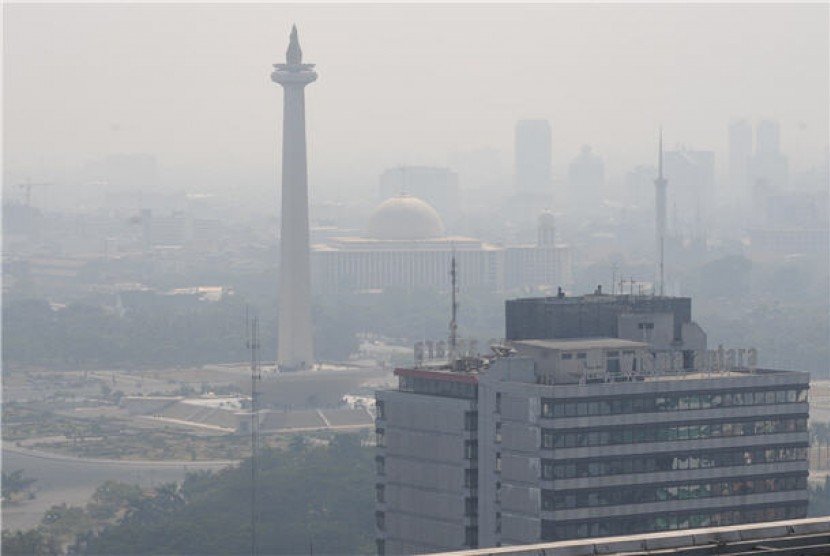 Jakarta Tercekik Asap: Menelisik Akar Masalah dan Mencari Solusi Polusi Udara