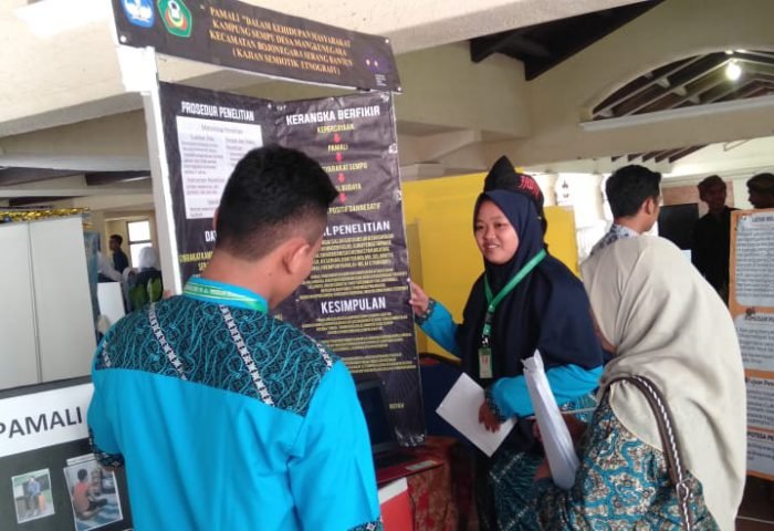 Santri Zaman Now: Antara Tradisi dan Tantangan Era Digital