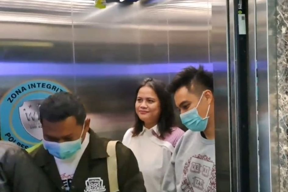 Tentu, mari kita bahas fenomena konten prank dalam sebuah artikel informatif dan mendalam.